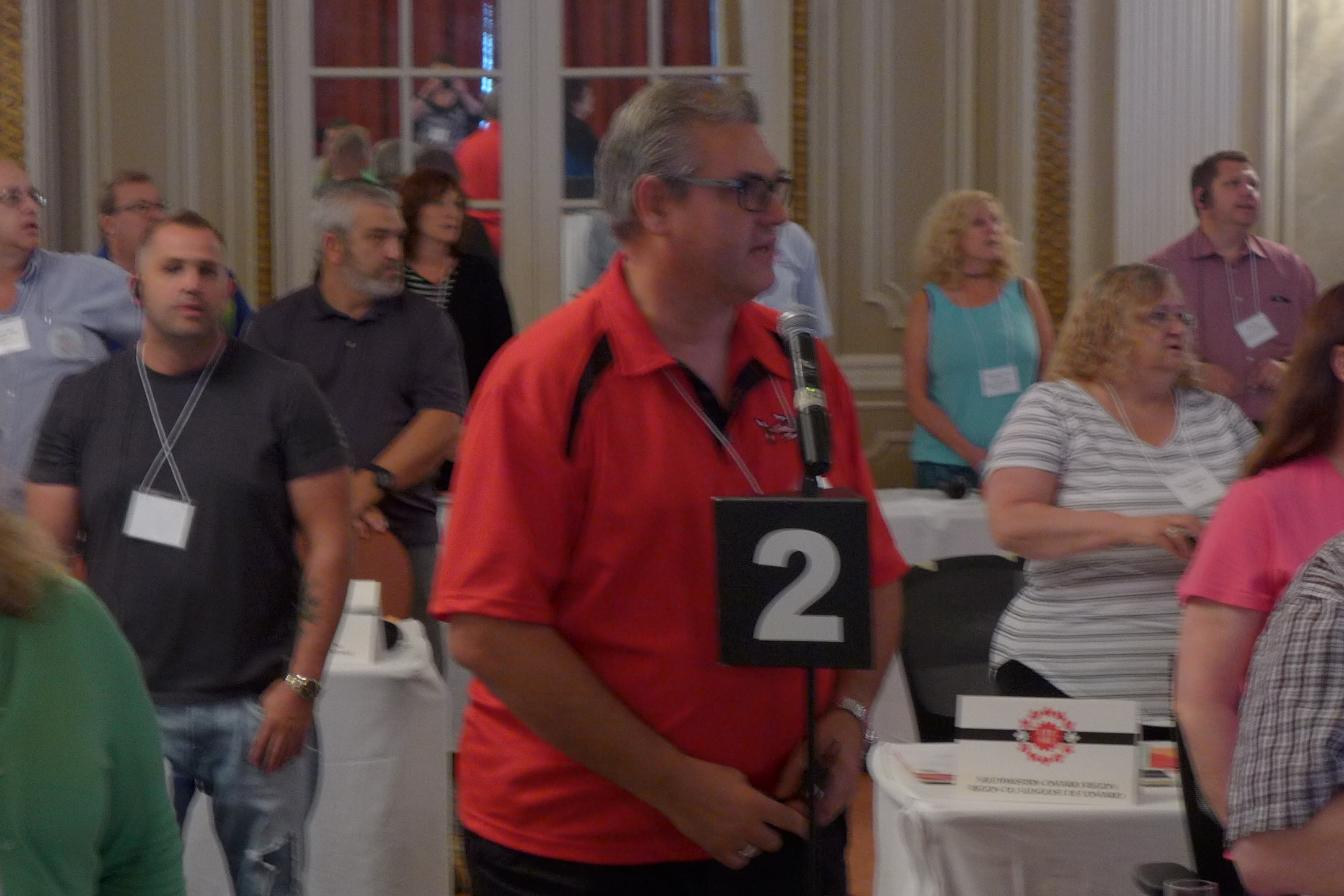 Johann Ackermann chante Solidarité mes frères et mes soeurs