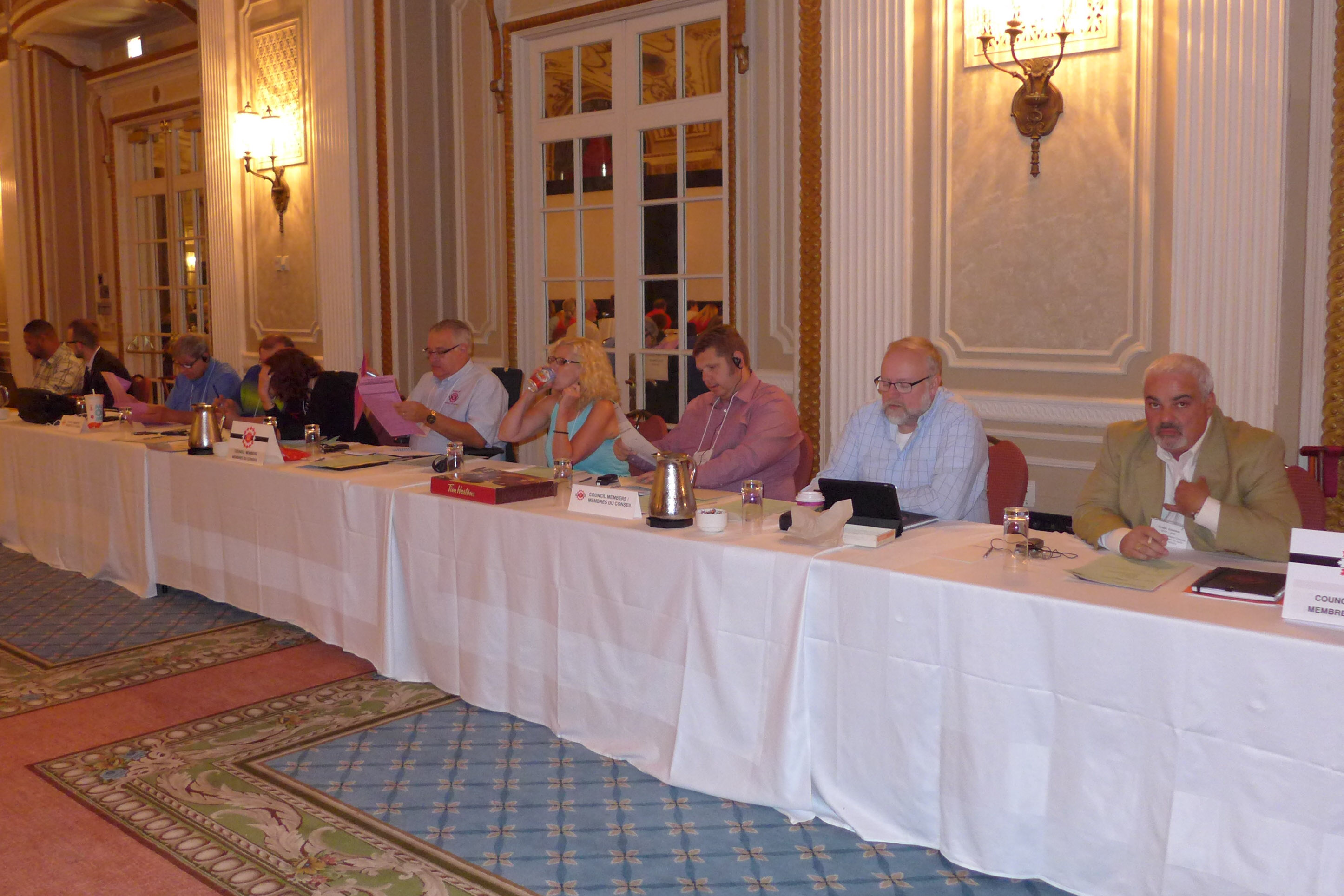 Les Vice-présidents régionals : Cosimo Crupi, Jamie vanSydenborgh, Ken Bye, Linda Koenders, Brian Oldford,  Kimberley Koch, Greg Krokosh, Gary Esslinger, Jérôme Martel,  Eddy Aristil