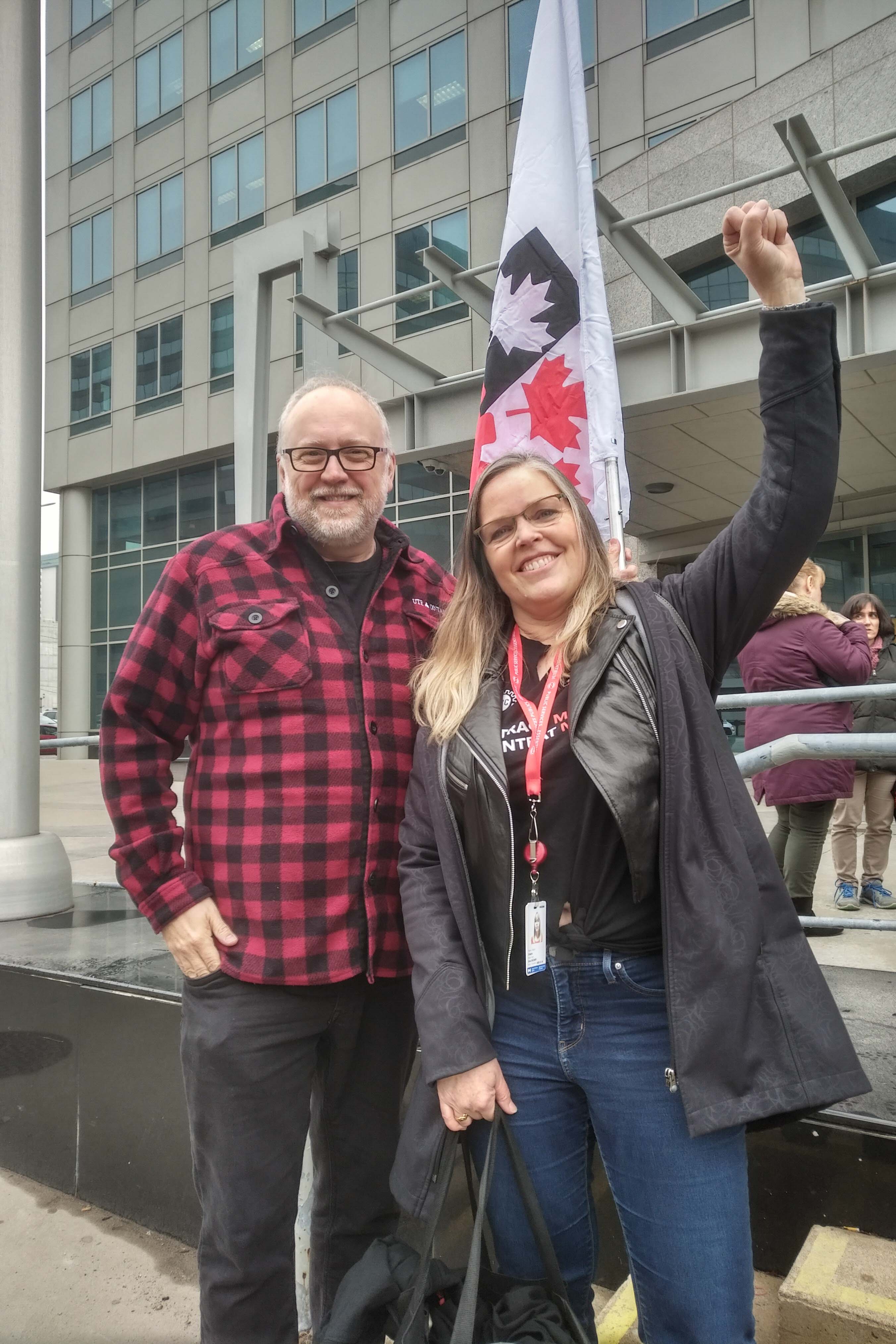 Jamie vanSydenborgh, VPR and Gina Degner, présidente de la section locale