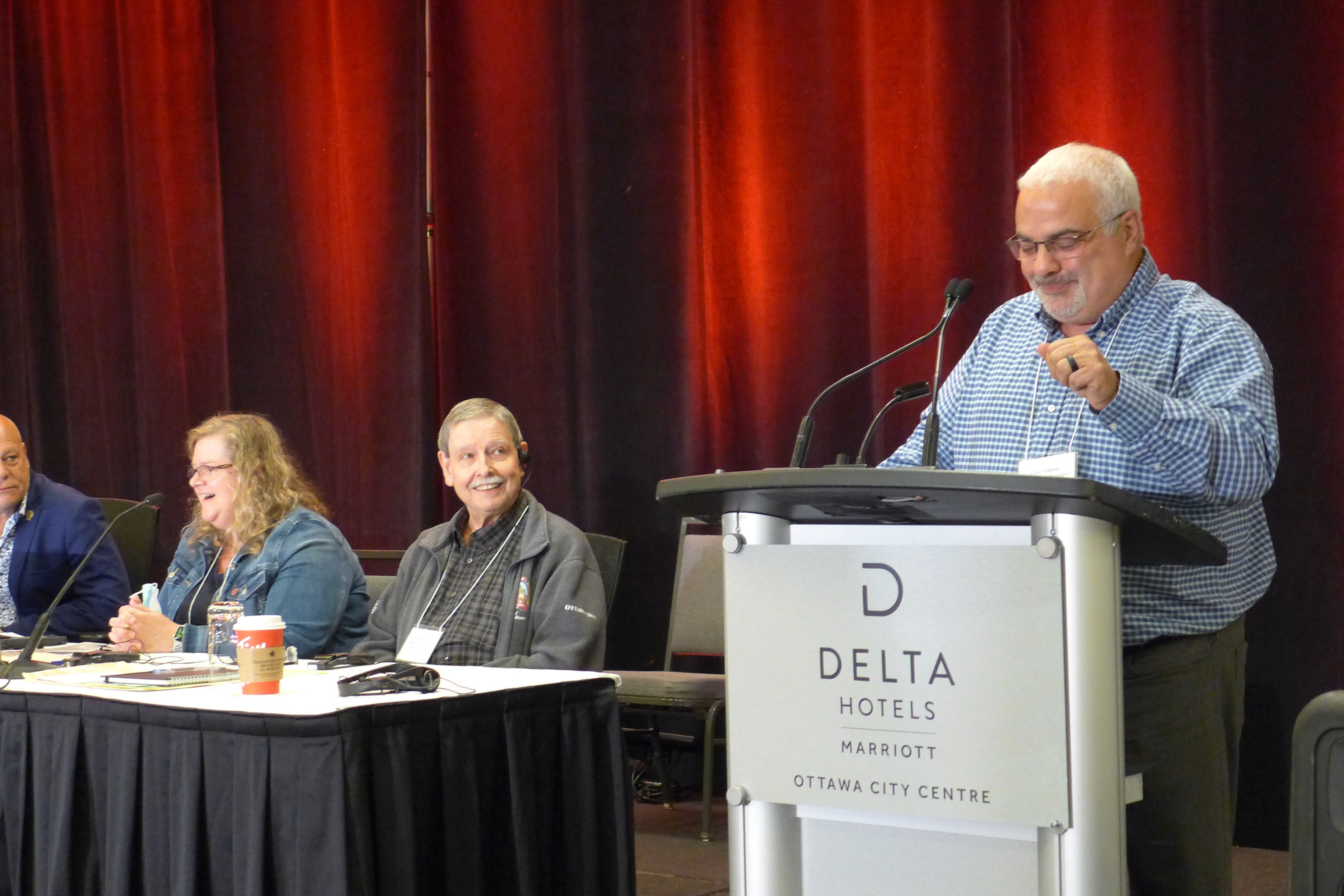 Comité des récompenses et des titres honorifiques : Darlene Bembridge, Gary Esslinger, Cosimo Crupi