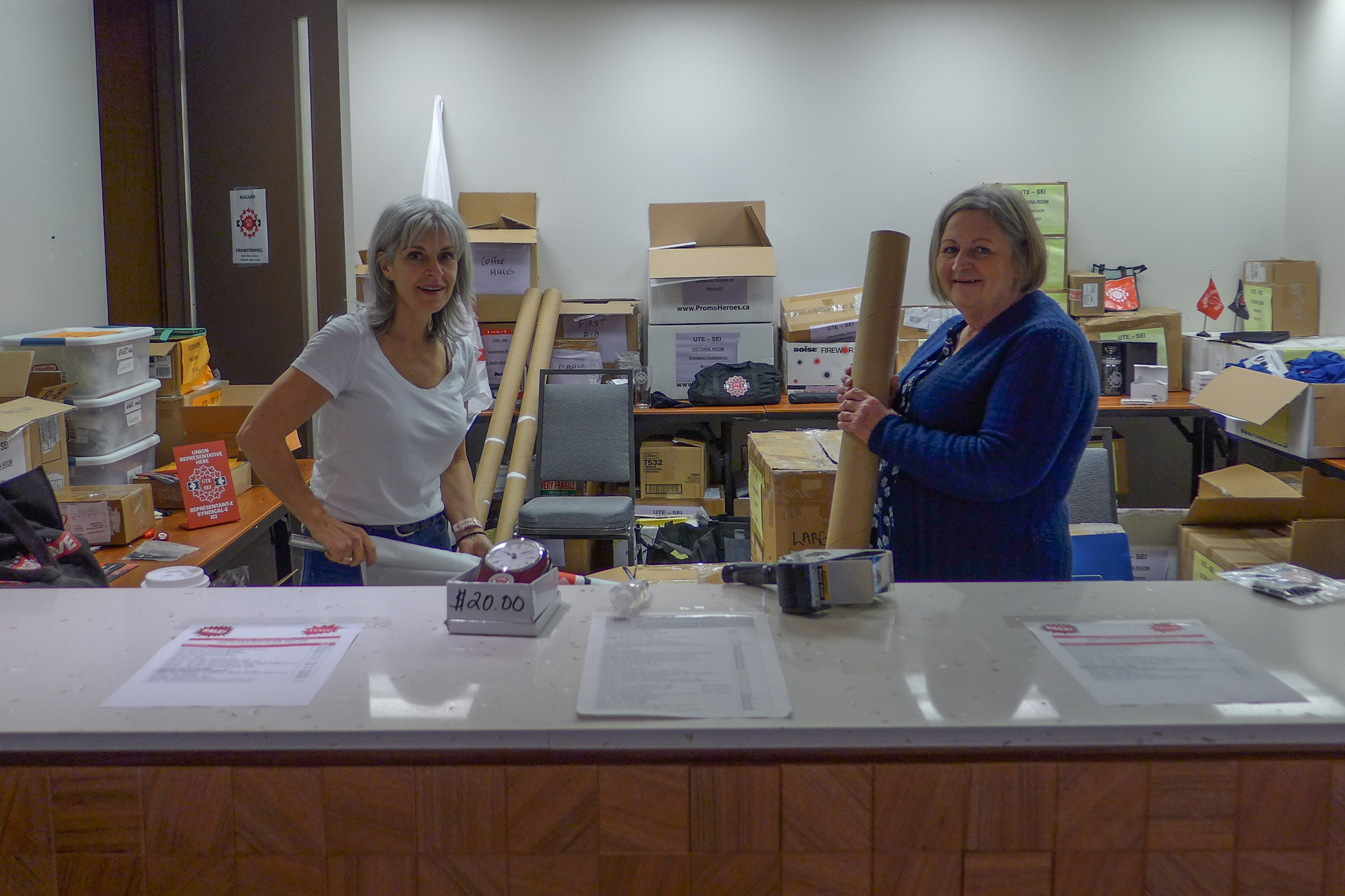Connie Nuñez et Louise Dorion au magazin du SEI