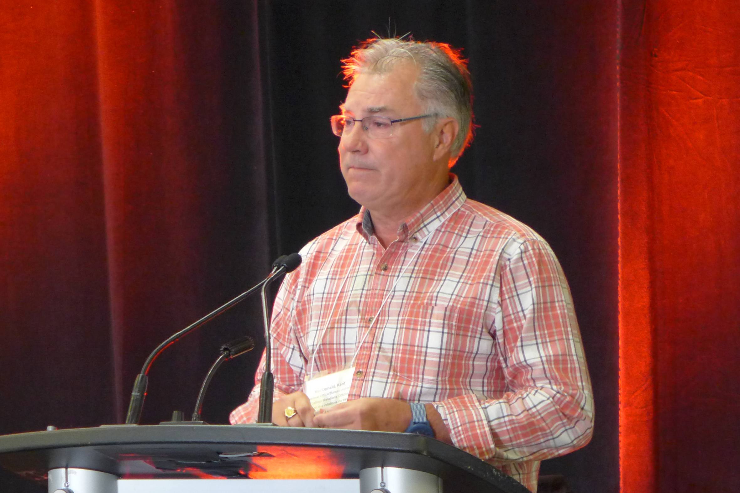 Kent MacDonald, Membre à vie et agent des relations de travail qui prend sa retraite
