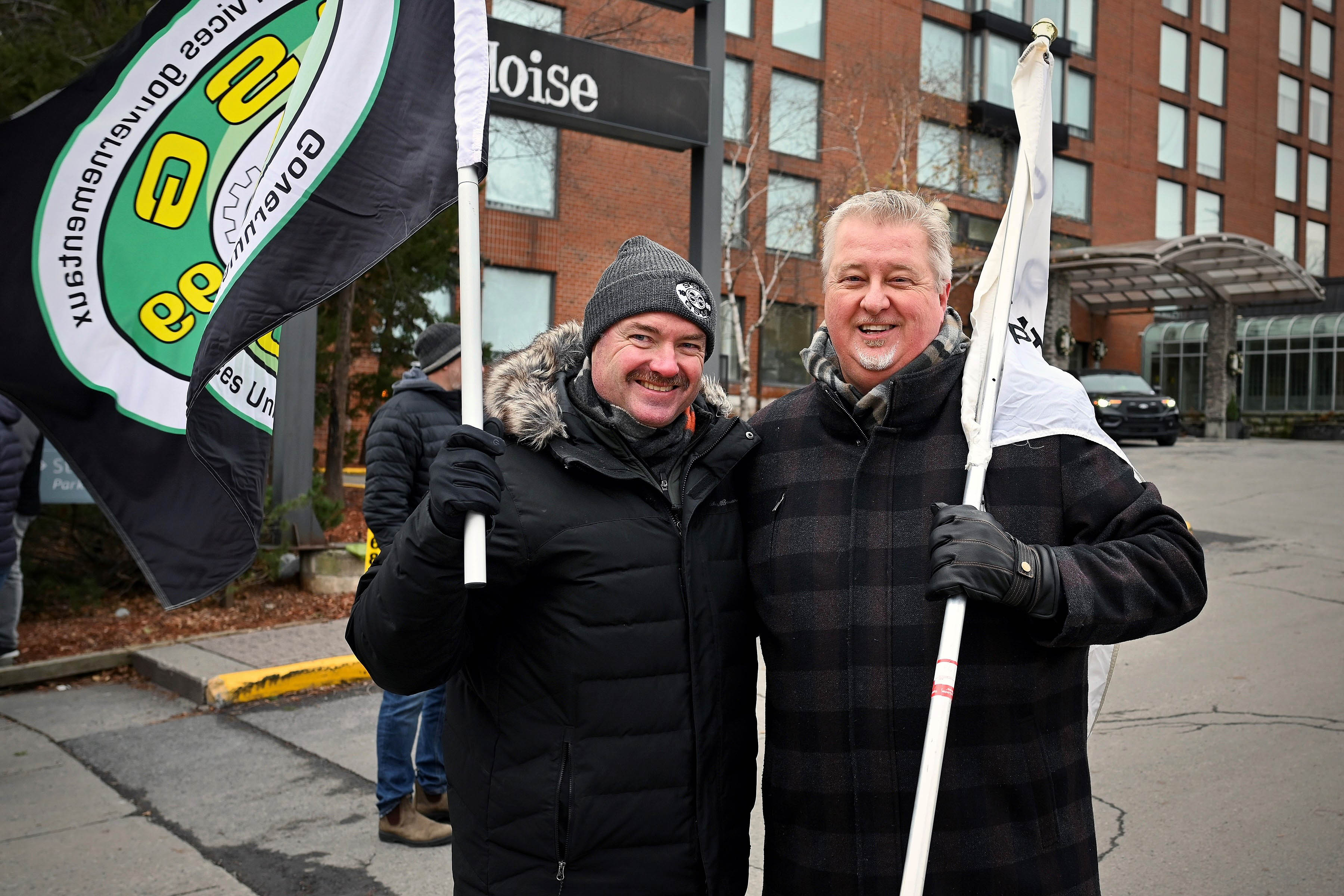 Bruce Roy (SSG) et Marc Brière, président national du SEI