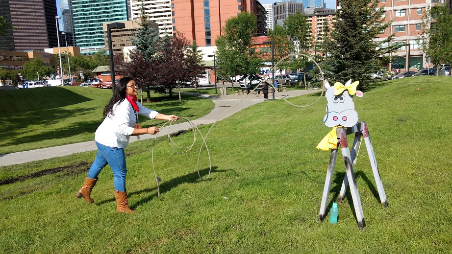 Notre représentante des jeunes, Bev, est une cowgirl douée! Yahoo!