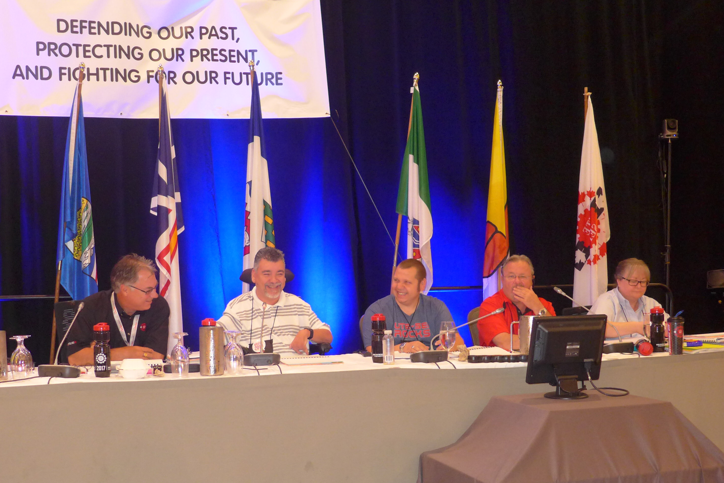 Comité des résolutions des statuts - Kent MacDonald, Doug Camara, Ken Bye, Wayne Little  
