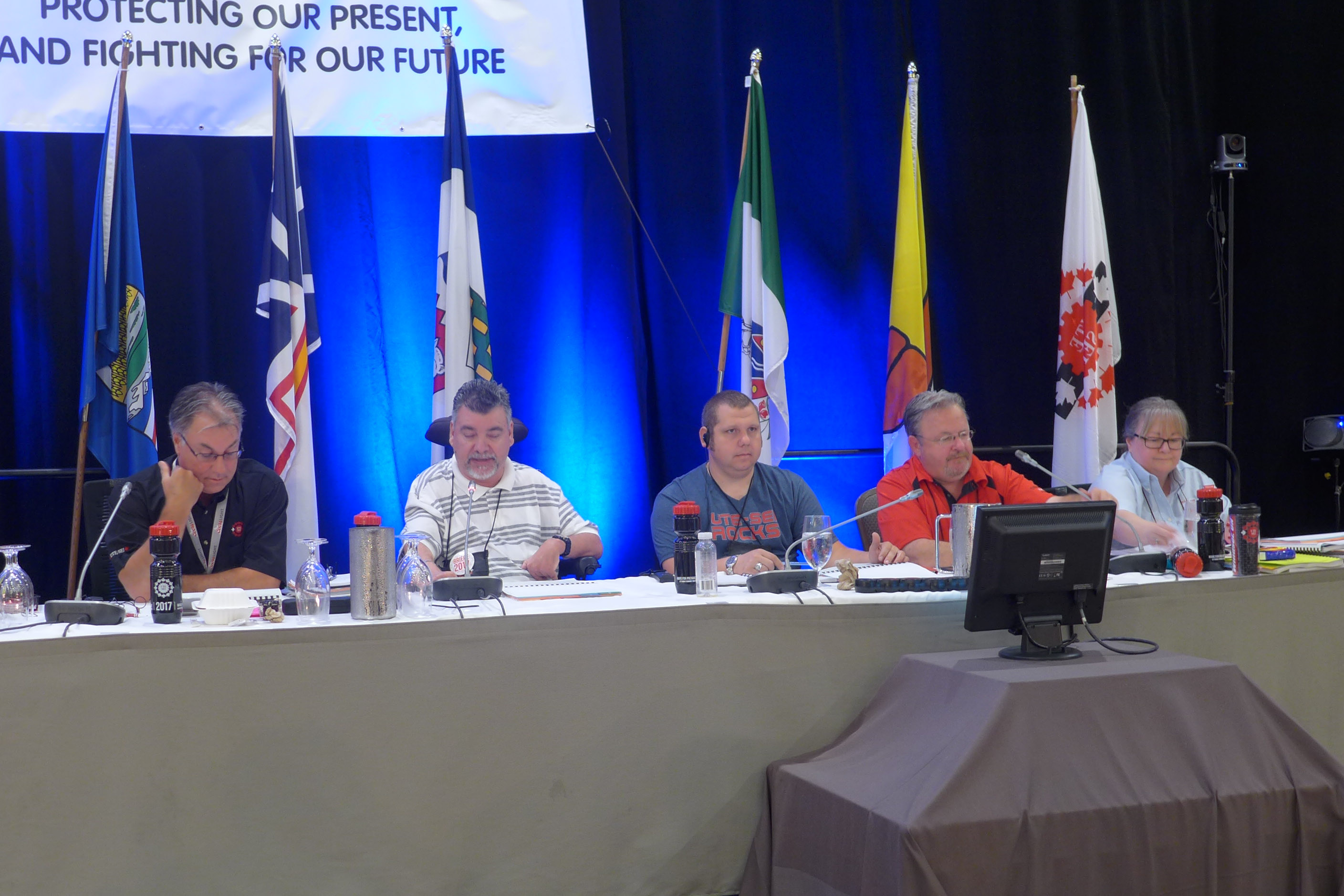 Comité des résolutions des statuts - Kent MacDonald, Doug Camara, Ken Bye, Wayne Little  